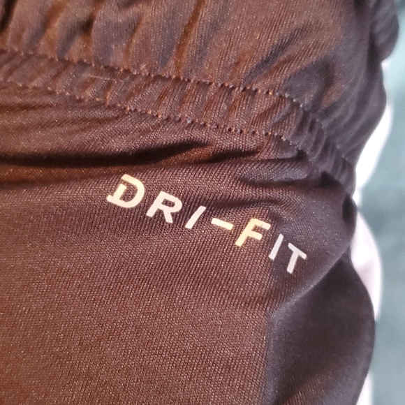 Nike high waisted shorts - Picture 4 of 9